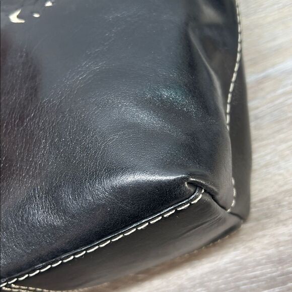 Black Leather Handbag with Cream Interior - Picture 11 of 14
